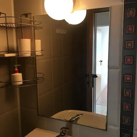 Orange Lägenhet